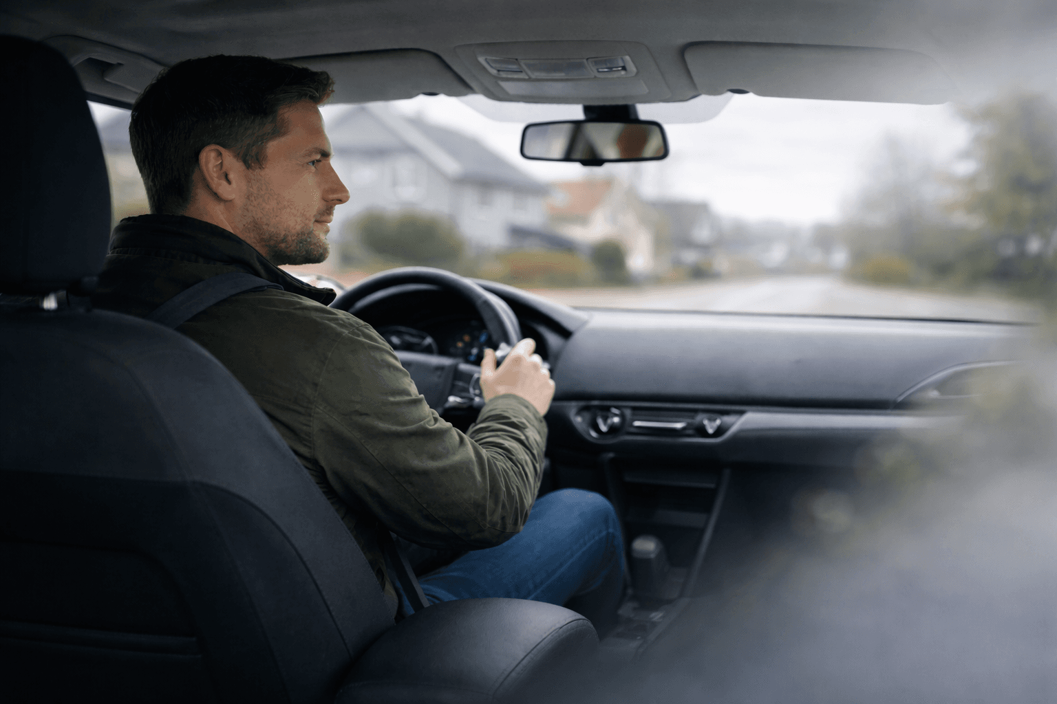 Elev i bil som får kjøretime